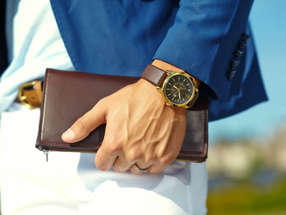 Comment changer l'heure sur une montre Casio homme ?
