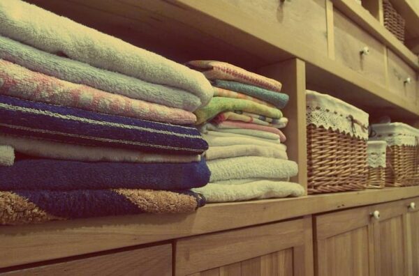 Un armoire de rangement